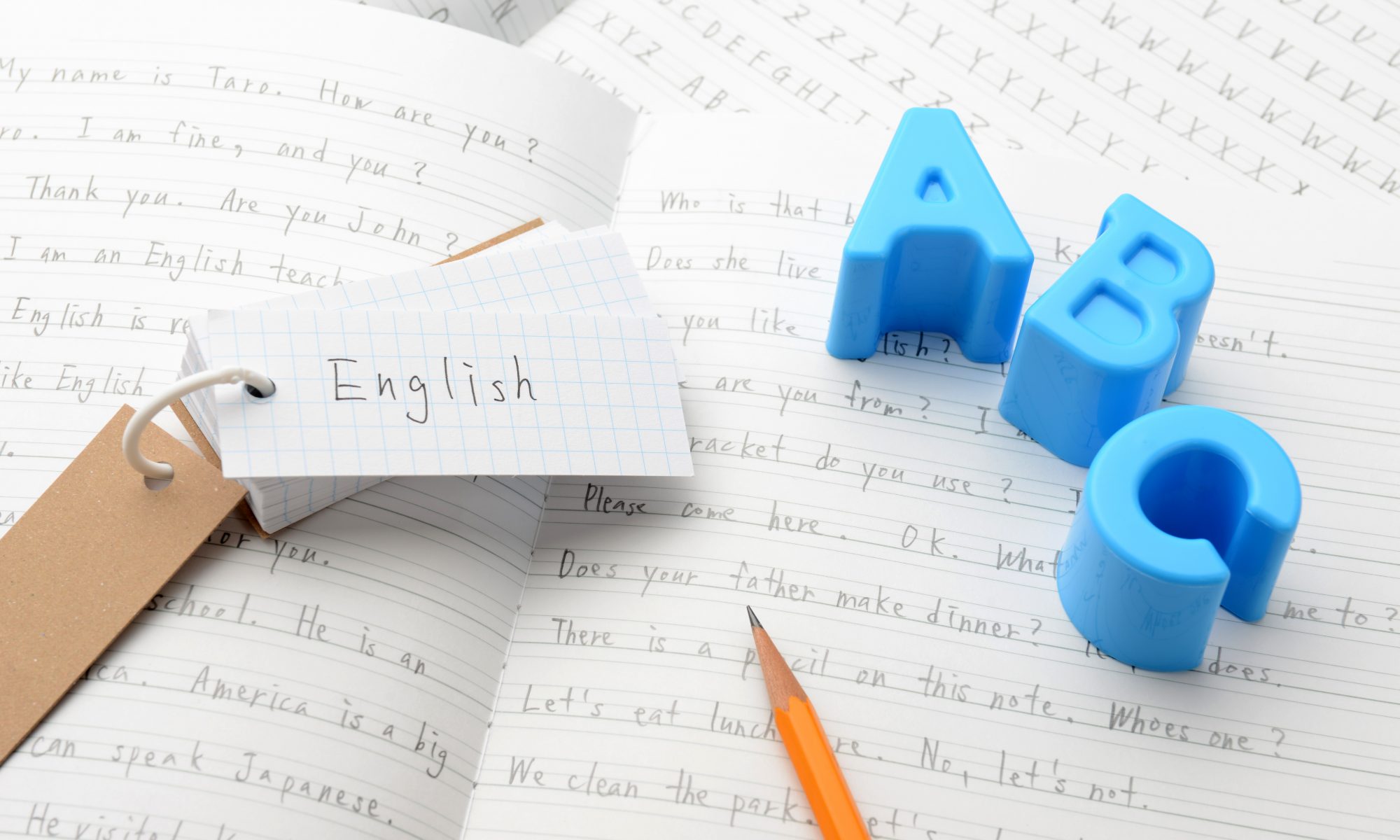 Angielski dla dzieci – słówka, które warto znać. Jak pomóc dziecku w zapamiętywaniu nowego słownictwa